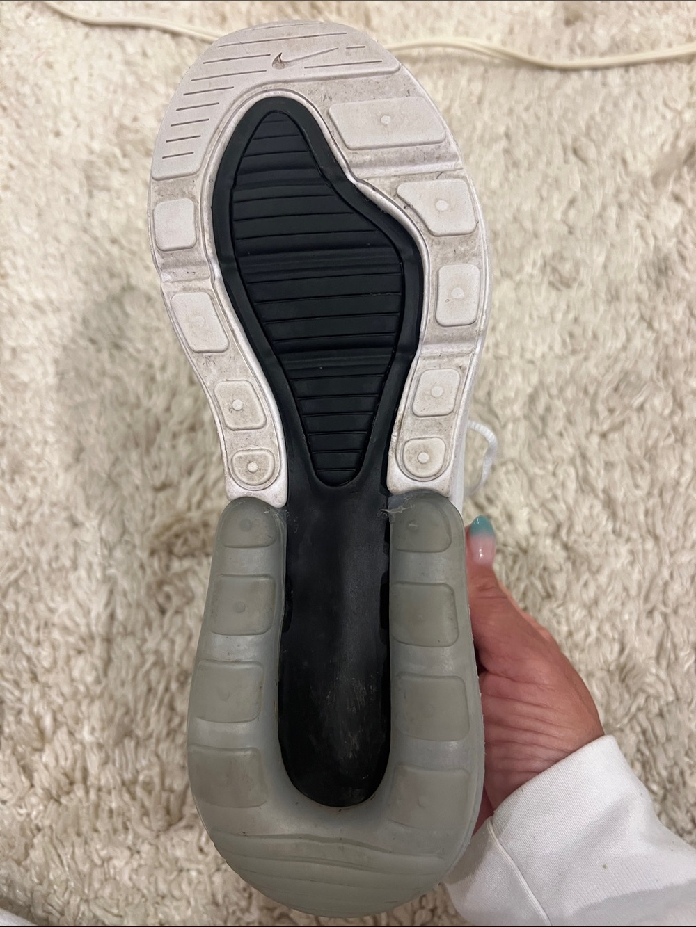 Nike Air Max 270 White and Black Low-Top Sneakers-womens 7.5 - Picture 3 of 3